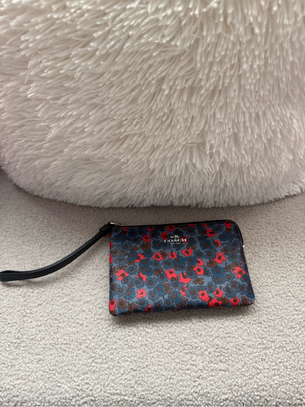 Coach Meadow Cluster Floral Corner Zip Wristlet NWOT - Picture 3 of 14